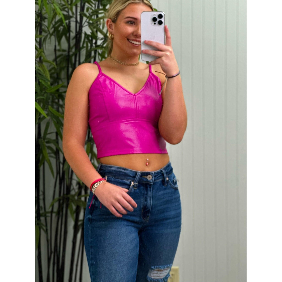 http://shopsouthernrootsms.com/cdn/shop/files/faux-leather-cropped-top-southern-roots-clothing-company-1_1200x1200.jpg?v=1690825733