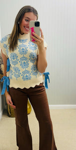 Ribbed Scallop Floral Sweater Vest