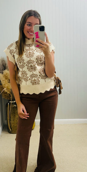 Ribbed Scallop Floral Sweater Vest