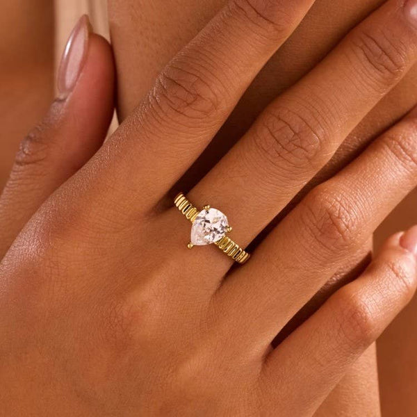 JOSSLYN by wall to wall - Baguette rhinestone cocktail eternity band Ring | 40R143