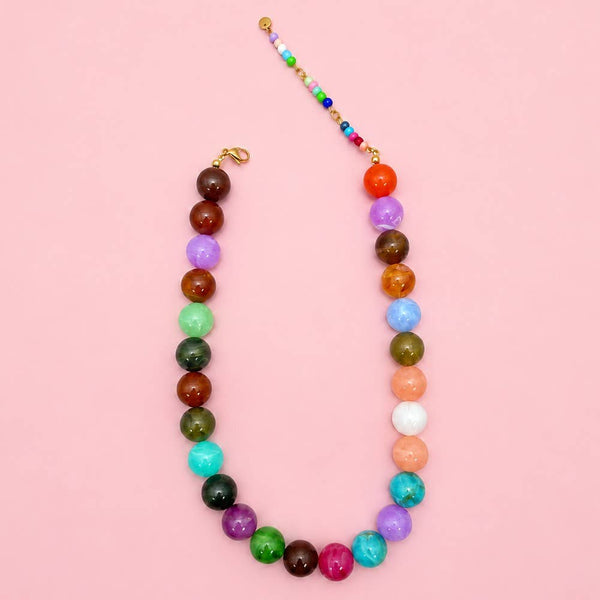 JOSSLYN by wall to wall - Chunky Multi-Color Marbled Resin Bead Necklace | 40NK9771
